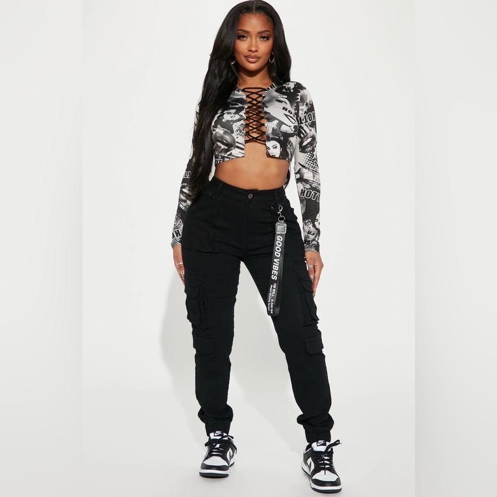 Fashion Nova cargo pants🖤